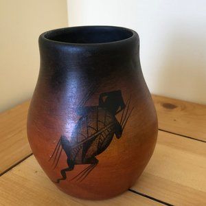 Gecko Lizard Hand Painted Pottery Vase Made in Mexico Artist Signed 4.75" Tall
